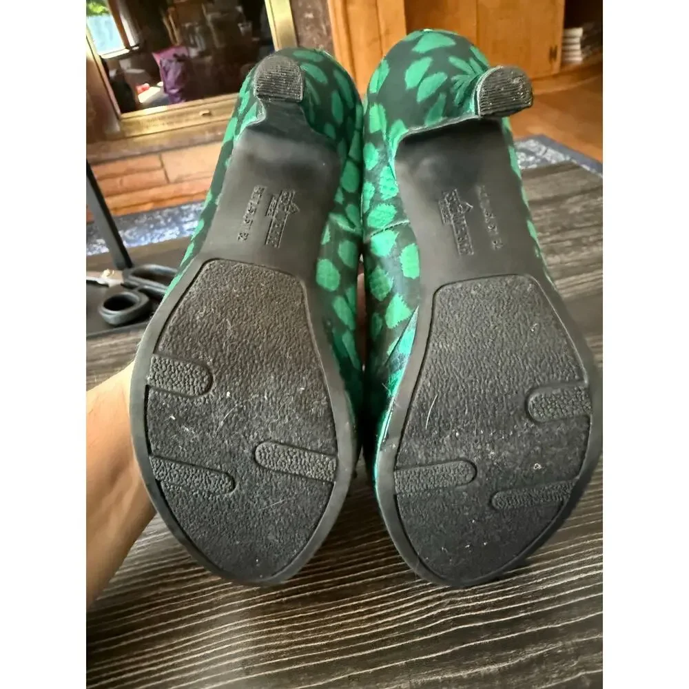 6/$25 Fergalicious Green Spotted Satin Ankle Strap Flower Toe Heels Sz. 6.5